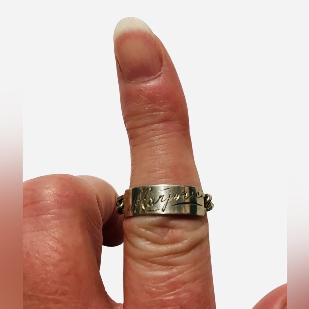 Vintage Unique 1954 Sterling Silver “Marjorie” Nameplate Chain Ring